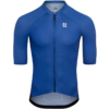 Het PASSION Z3 Carbon shirt is ontworpen voor mensen die de voorkeur geven aan een lossere pasvorm. Het is voornamelijk gemaakt van een gebreide stof. Deze stof is sneldrogend en voert zweet snel af van je huid om je droog te houden. Met een gestroomlijnde pasvorm en comfortabel materiaal voldoet deze trui aan de hoogste verwachtingen van elke wielrenner.